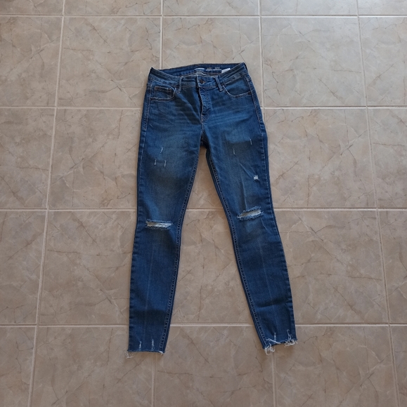 Old Navy Rockstar Super Skinny Jeans - Picture 2 of 3